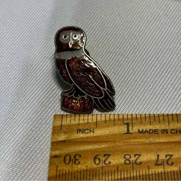Mafco trademark enamel owl pin - Picture 2 of 5